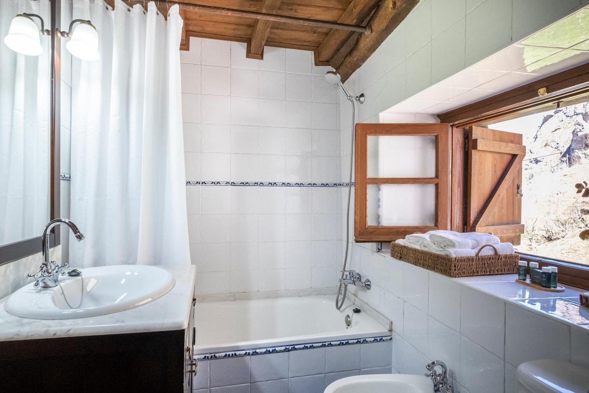 Apartamentos Rurales La Laguna Somiedo Valle de Lago Екстериор снимка